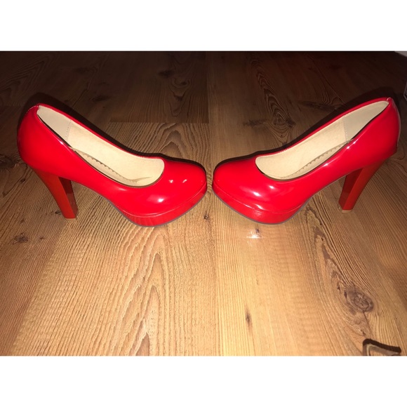 BRIGHT RED HIGH HEELS - Picture 6 of 6